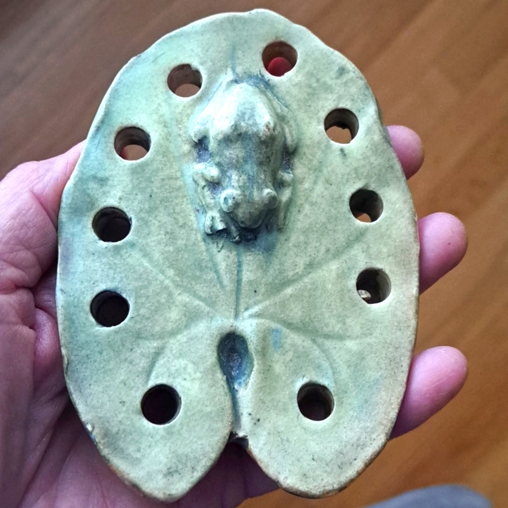 Weller Muskota" Frog on The Lillypad" Flower Frog Circa 1920s - Picture 5 of 6